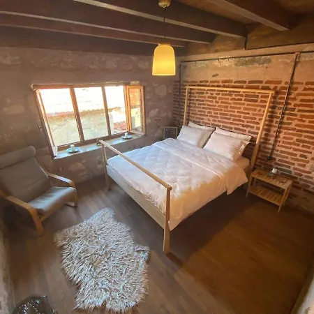Keyifli Bir Tas Ev Sacaklihane Canakkale Tavakli فندق