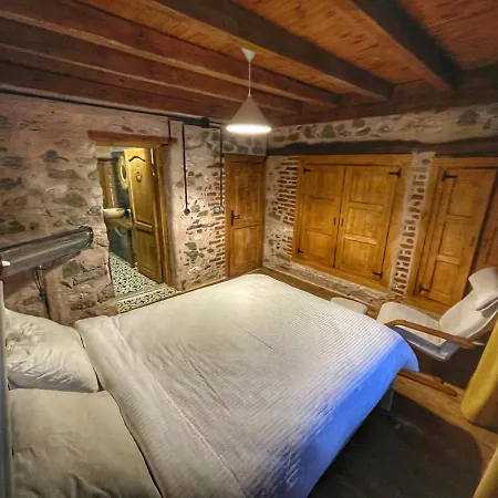 Keyifli Bir Tas Ev Sacaklihane Canakkale Tavakli فندق